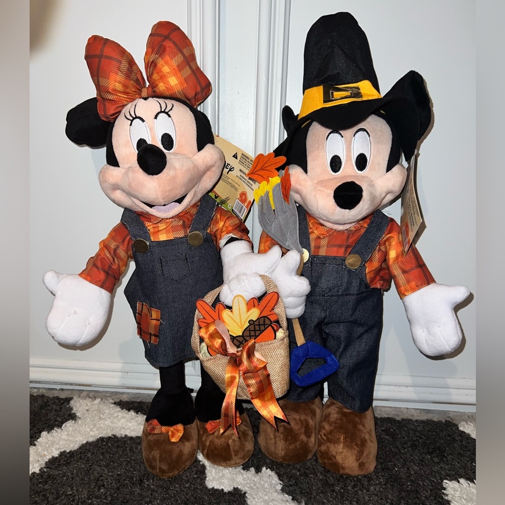 NWT Disney Harvest Greeter MINNIE MOUSE and MICKEY MOUSE